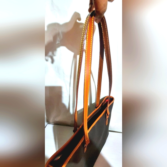 DOONEY & BOURKE TOTE - Picture 3 of 14